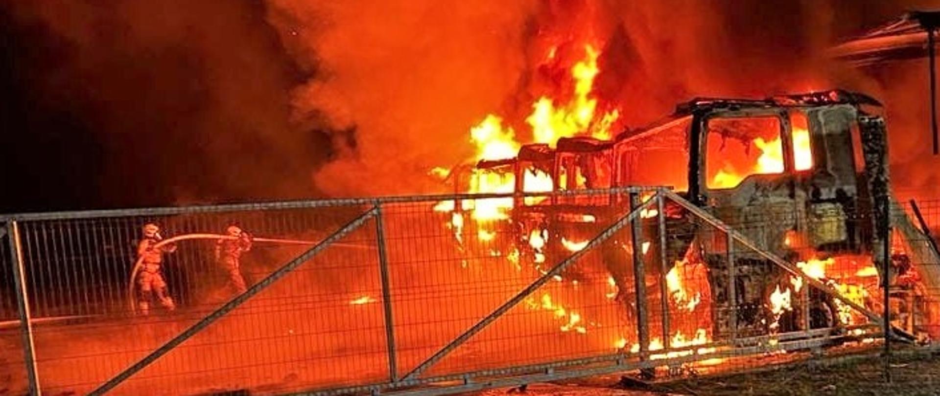 Pożar ciężarówek w Osiecznicy
