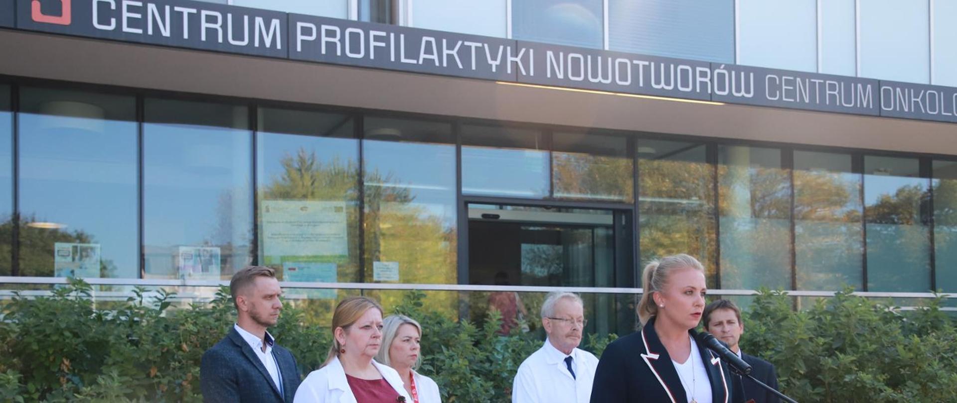 Minister zdrowia Katarzyna Sójka na konferencji prasowej