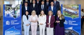 Na zdj. m.in. wiceminister zdrowia Katarzyna Kacperczyk, minister klimatu i środowiska Paulina Henning-Kloska oraz minister funduszy i polityki regionalnej Katarzyna Pełczyńska-Nałęcz.