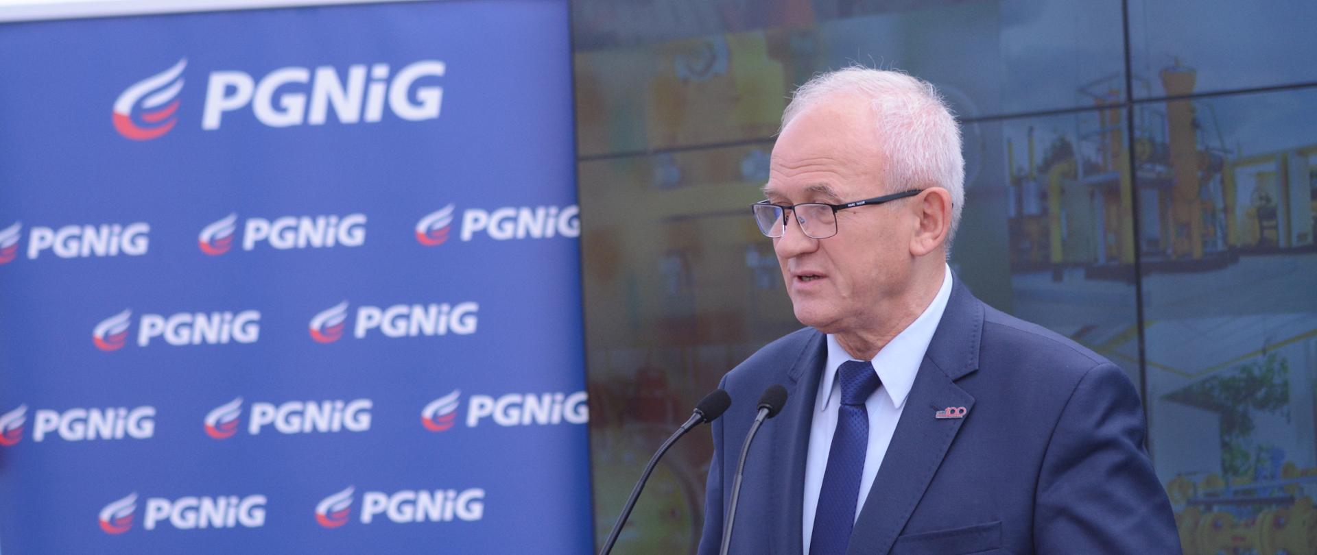 Minister energii Krzysztof Tchórzewski przemawia podczas konferencji