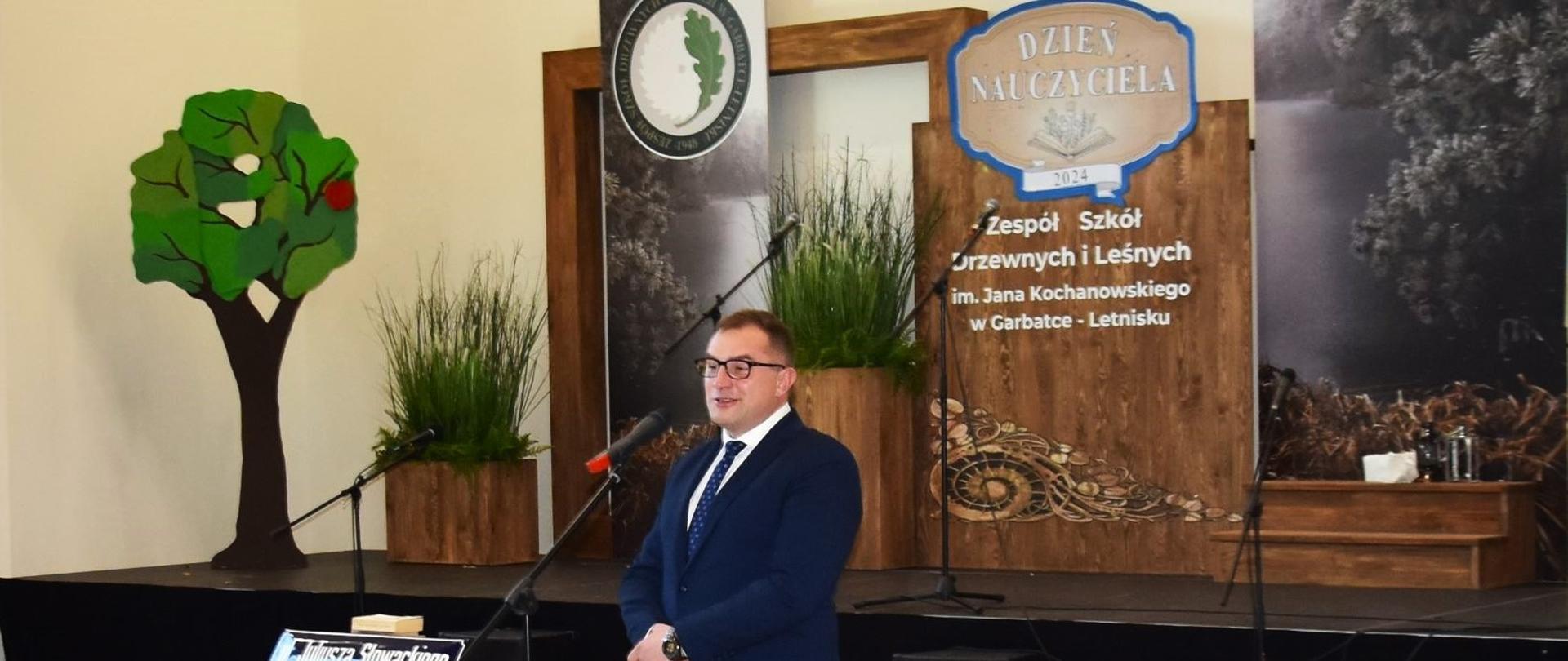 Uroczyste obchody Dnia Nauczyciela w Garbatce-Letnisku