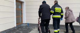 Strażacy z OSP Szamocin pomagają dotrzeć do punktów szczepień