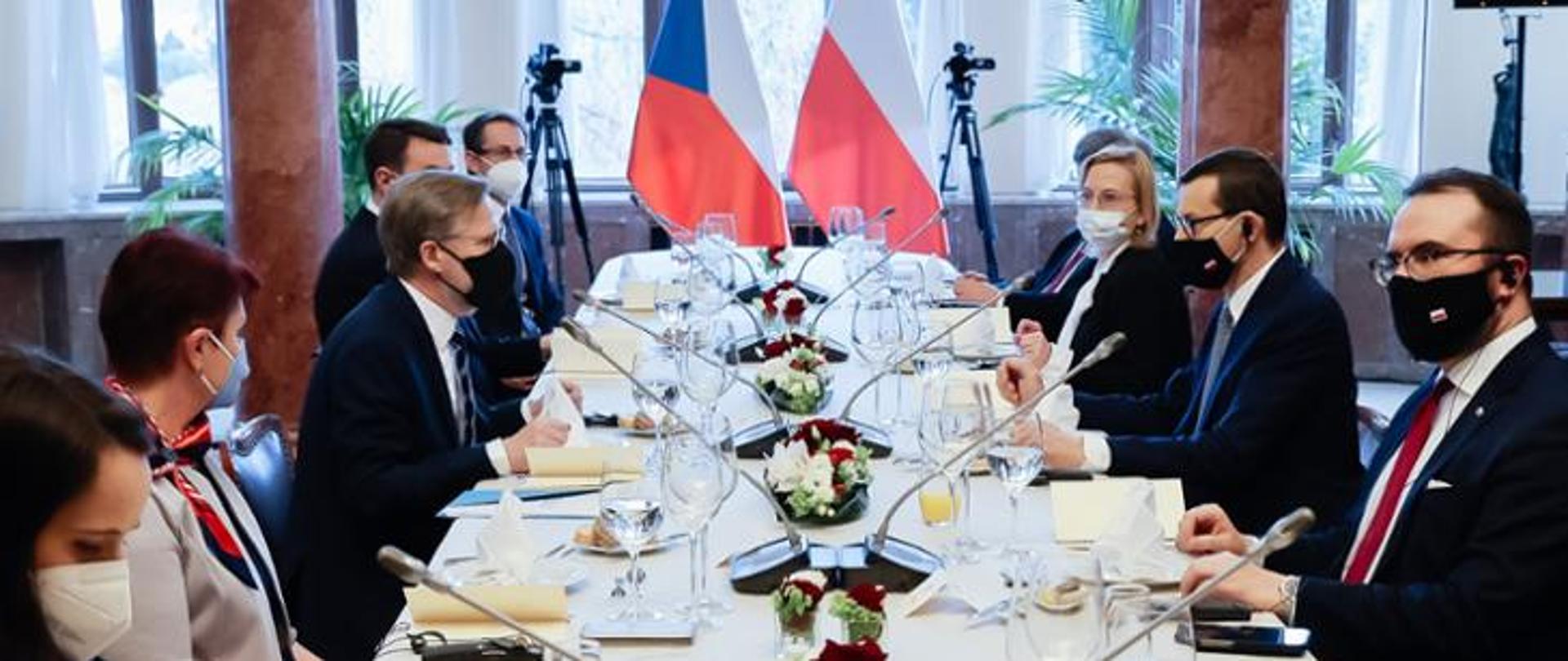 Prime Minister Mateusz Morawiecki, accompanied by the Minister of Climate and Environment, Anna Moskwa meeting the Czech Prime Minister, Petr Fiala.