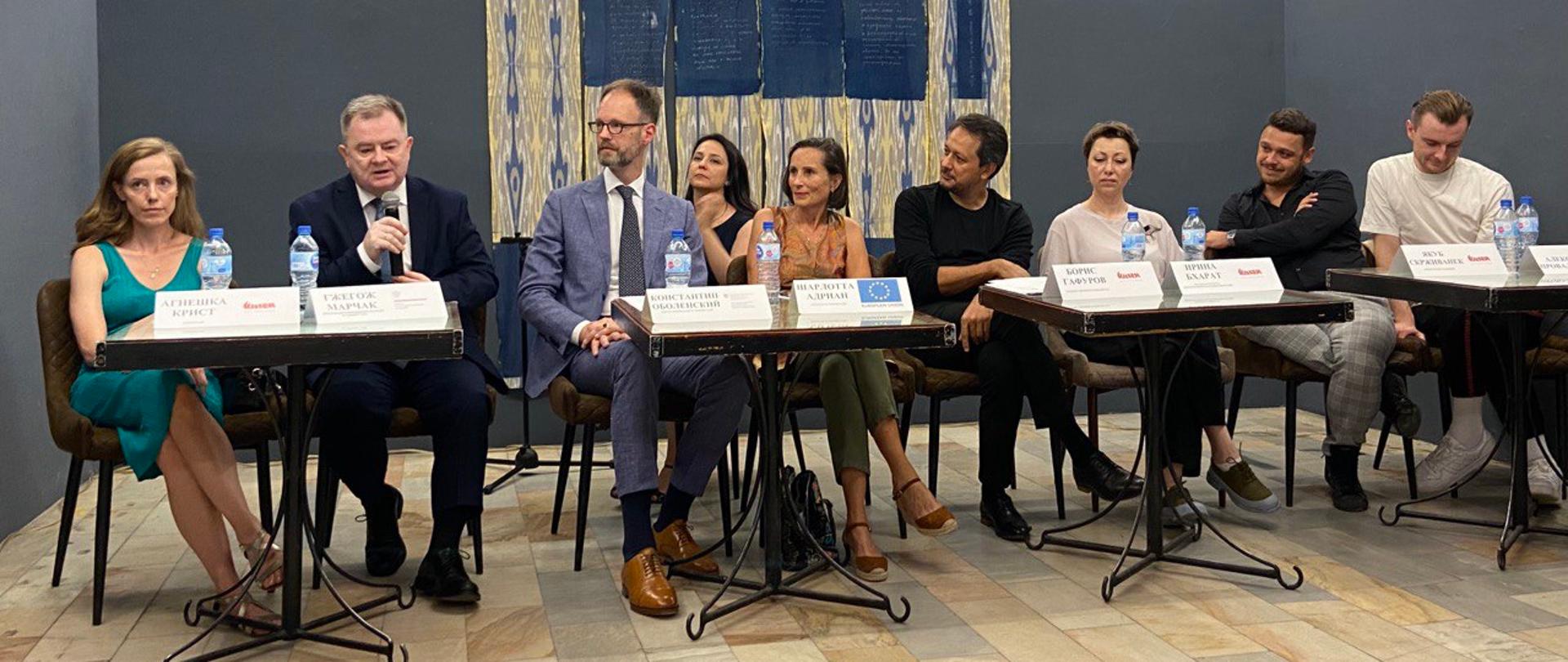 konferencja prasowa przed spektaklem w reż. J. Skrzywanka Underground Girls