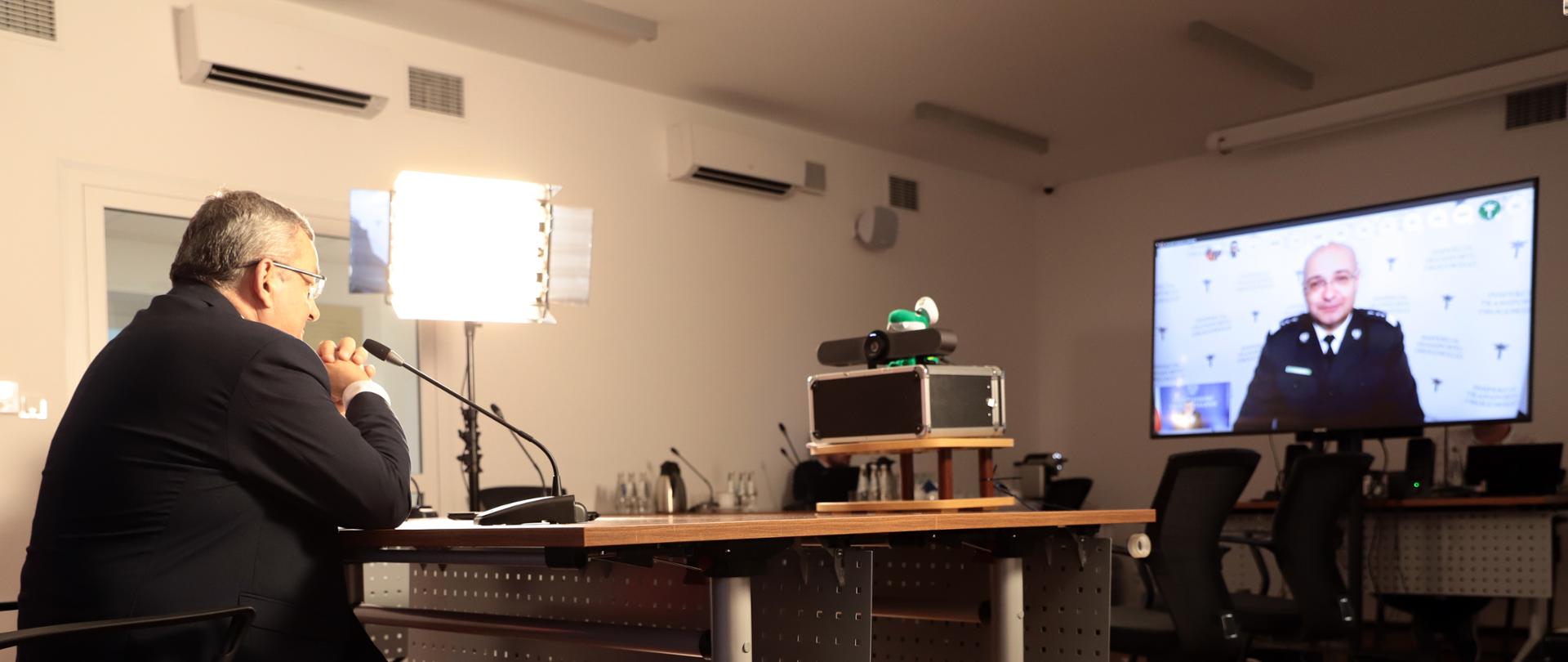 Minister infrastruktury Andrzej Adamczyk wziął udział w wideokonferencji prasowej w związku z rozpoczęciem akcji ,,Bezpieczna majówka''