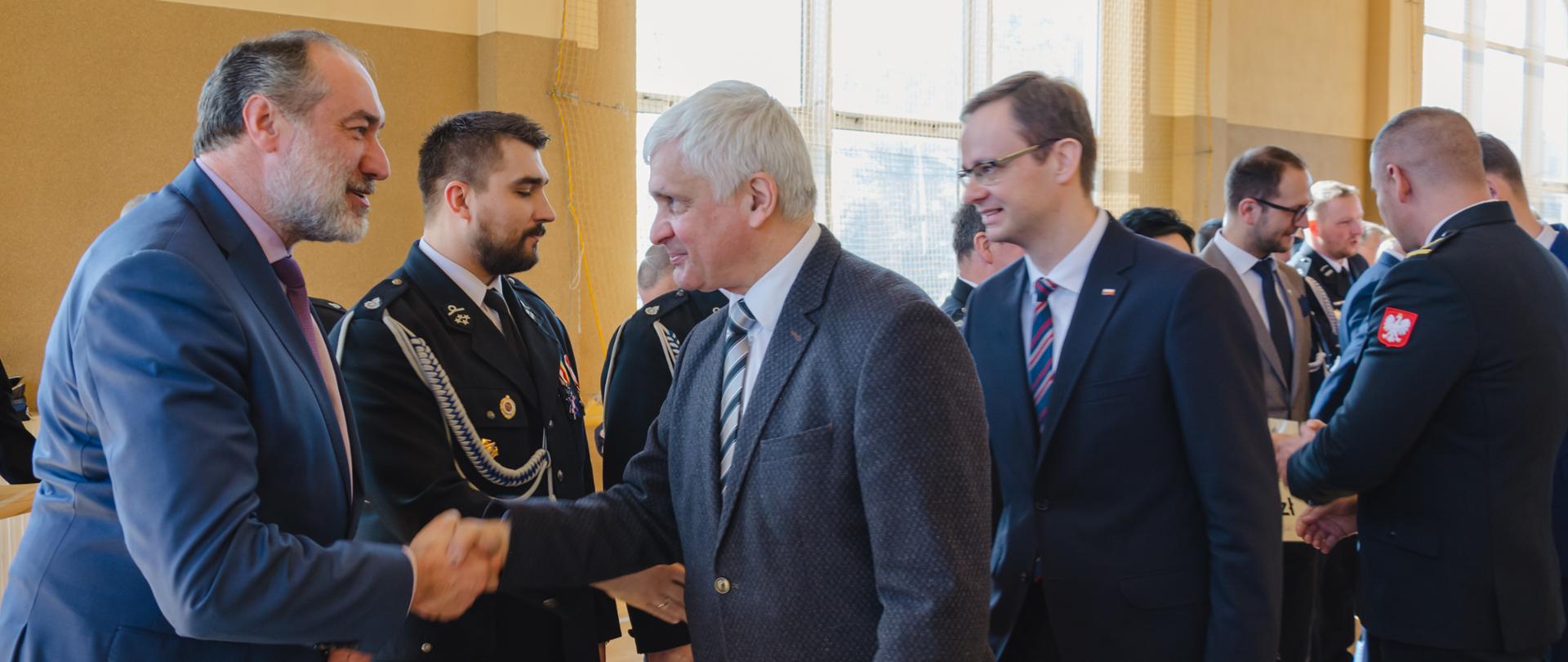 Wręczenie promes na zakup nowych wozów w Białymstoku