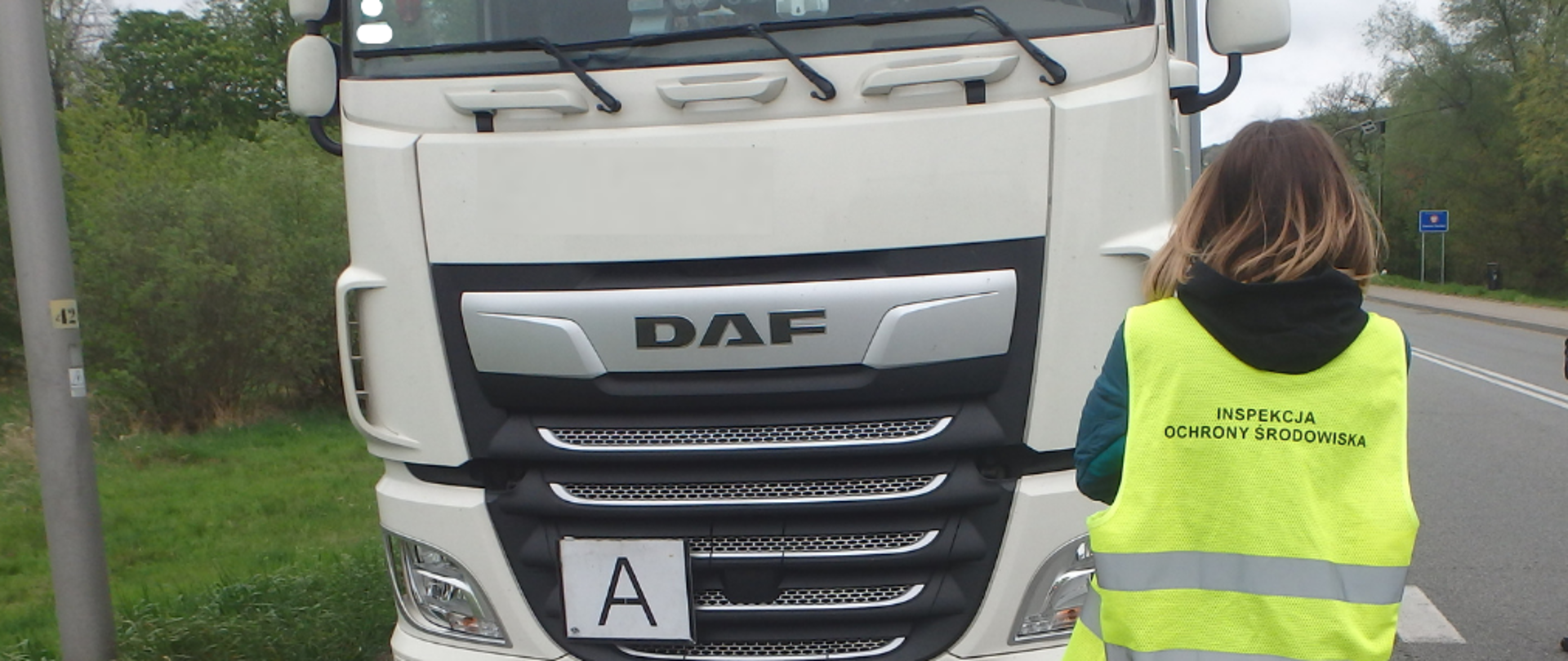 Kontrolowany samochód ciężarowy przewożący Odpady