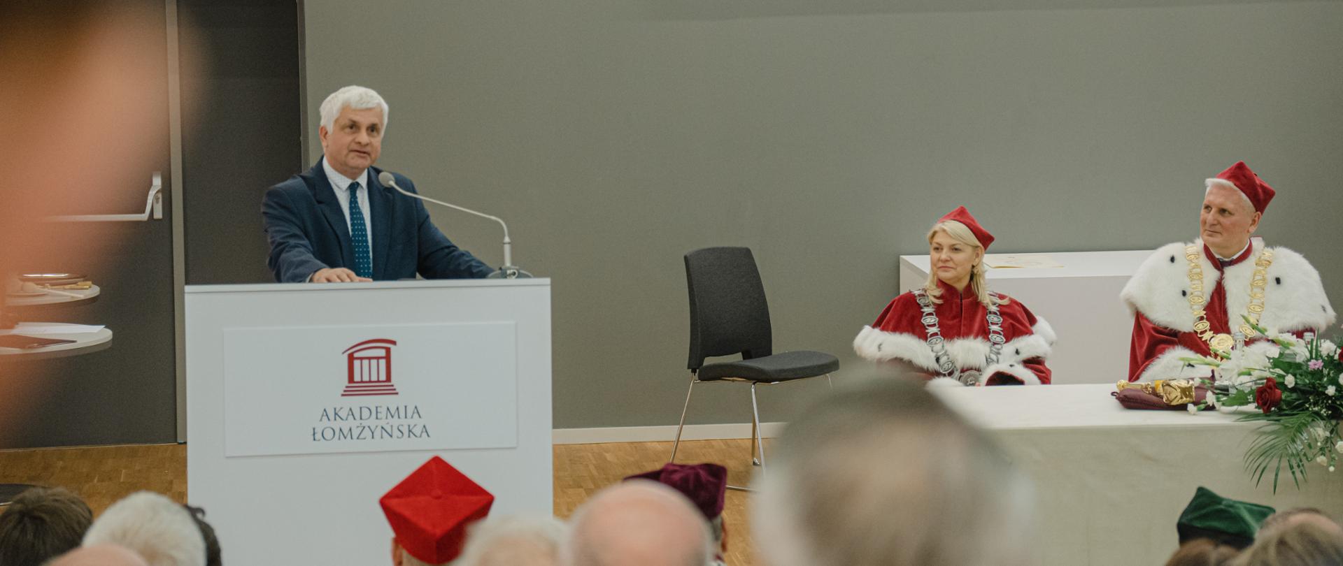 Uroczystość nadania sztandaru i inauguracja roku w Akademii Łomżyńskiej