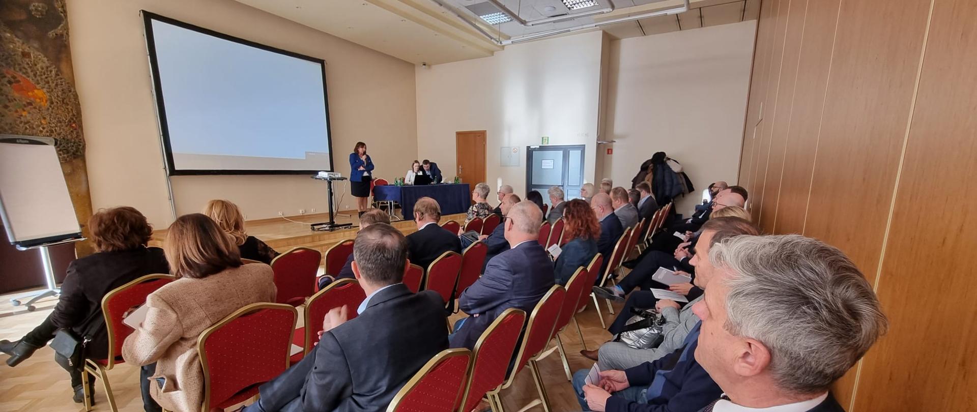 Uczestnicy spotkania p.o. Głównego Geodety Kraju Alicji Kulki z Wojewódzkimi Inspektorami Nadzoru Geodezyjnego i Kartograficznego oraz Geodetami Województw.