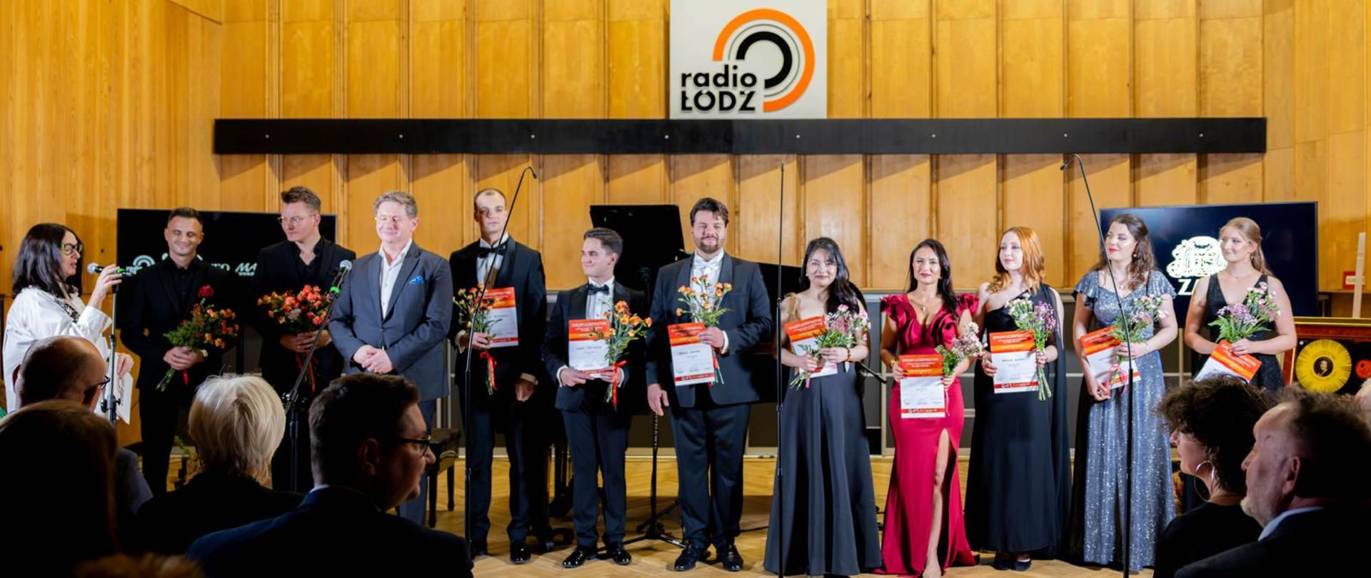 Uczestnicy konkursu "Młode Gwiazdy Opery" Radia Łódź