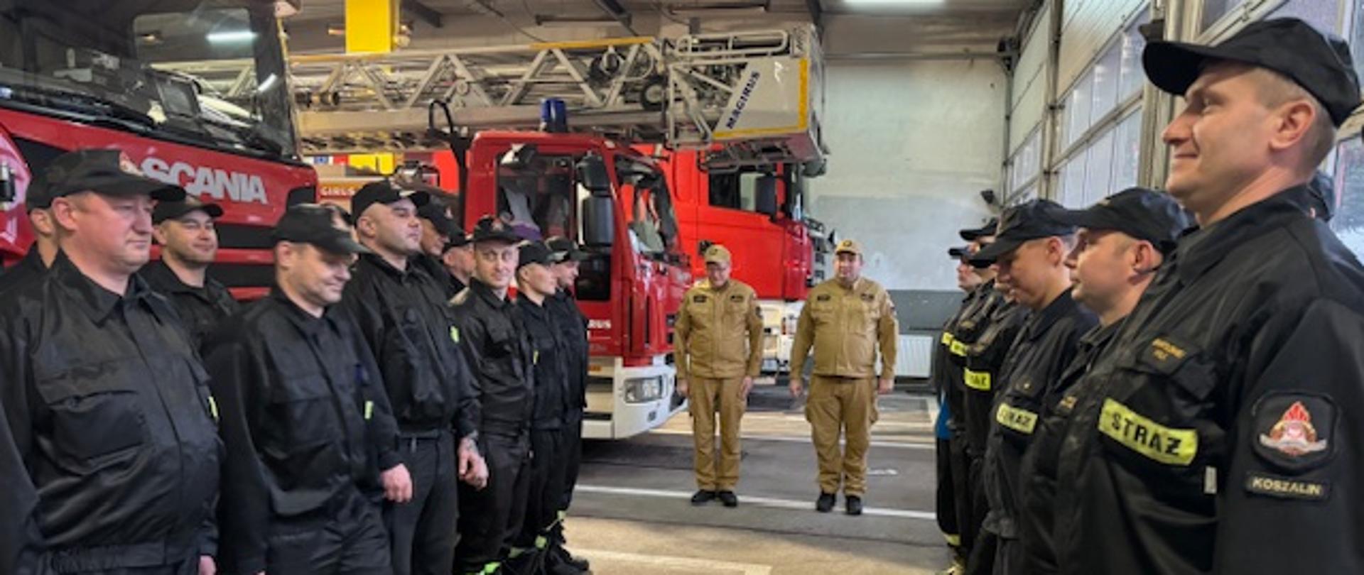 Wręczenie nagrody jubileuszowej dla st. ogn. Sławomir Bernat