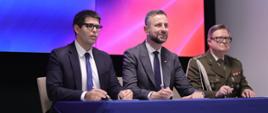 W poniedziałek, 26 października br. w Warszawie, Władysław Kosiniak-Kamysz, wicepremier - minister obrony narodowej uczestniczył w uroczystości podpisania porozumienia o współpracy pomiędzy Ministerstwem Obrony Narodowej a Naczelną Izbą Lekarską oraz Wojskową Izbą Lekarską.