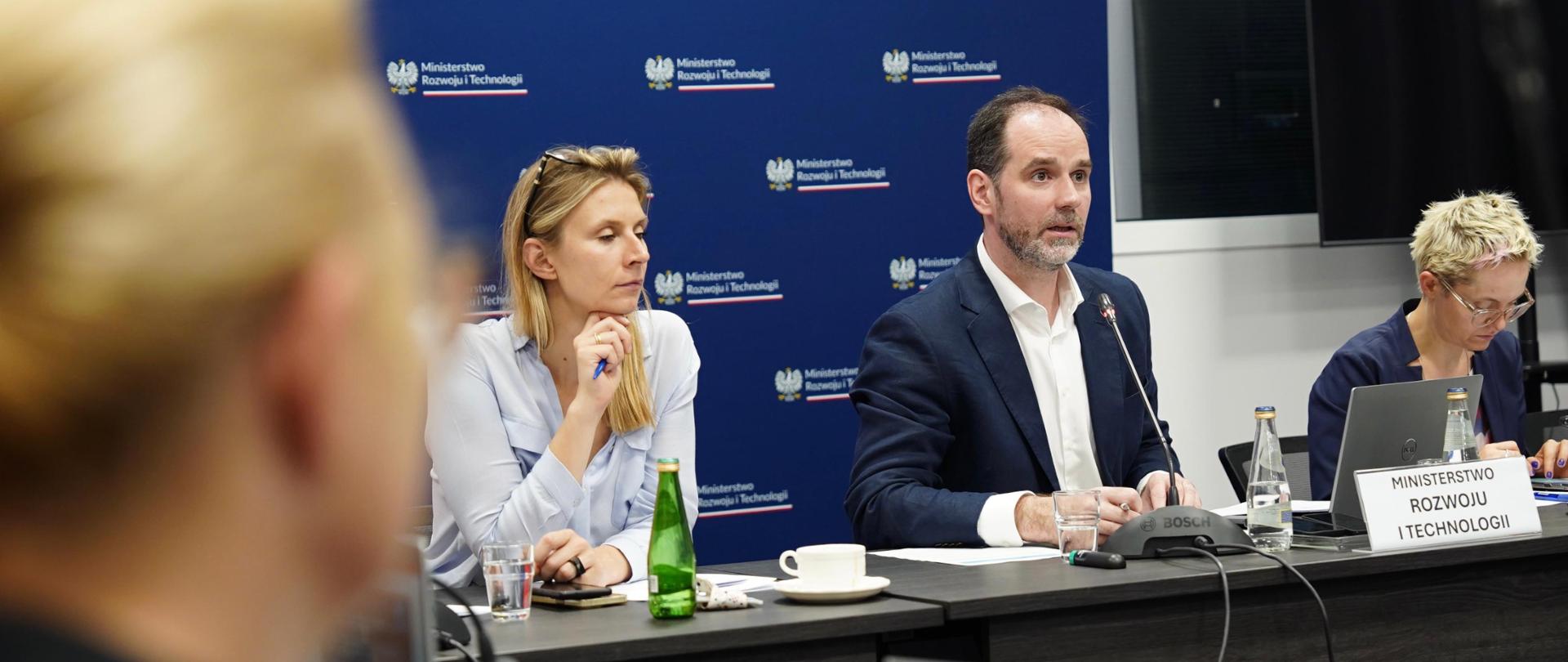 Spotkanie ministra Niemczyka dotyczące nieuczciwej konkurencji chińskich gigantów e-commerce 