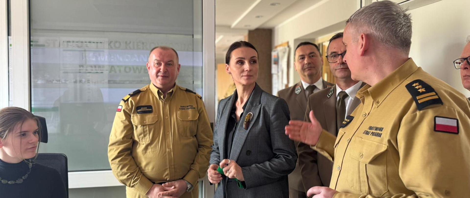 Zintegrowany punkt alarmowo – dyspozycyjny Lasów Państwowych w Komendzie Powiatowej Państwowej Straży Pożarnej w Człuchowie, otwarcie 15.04.2026