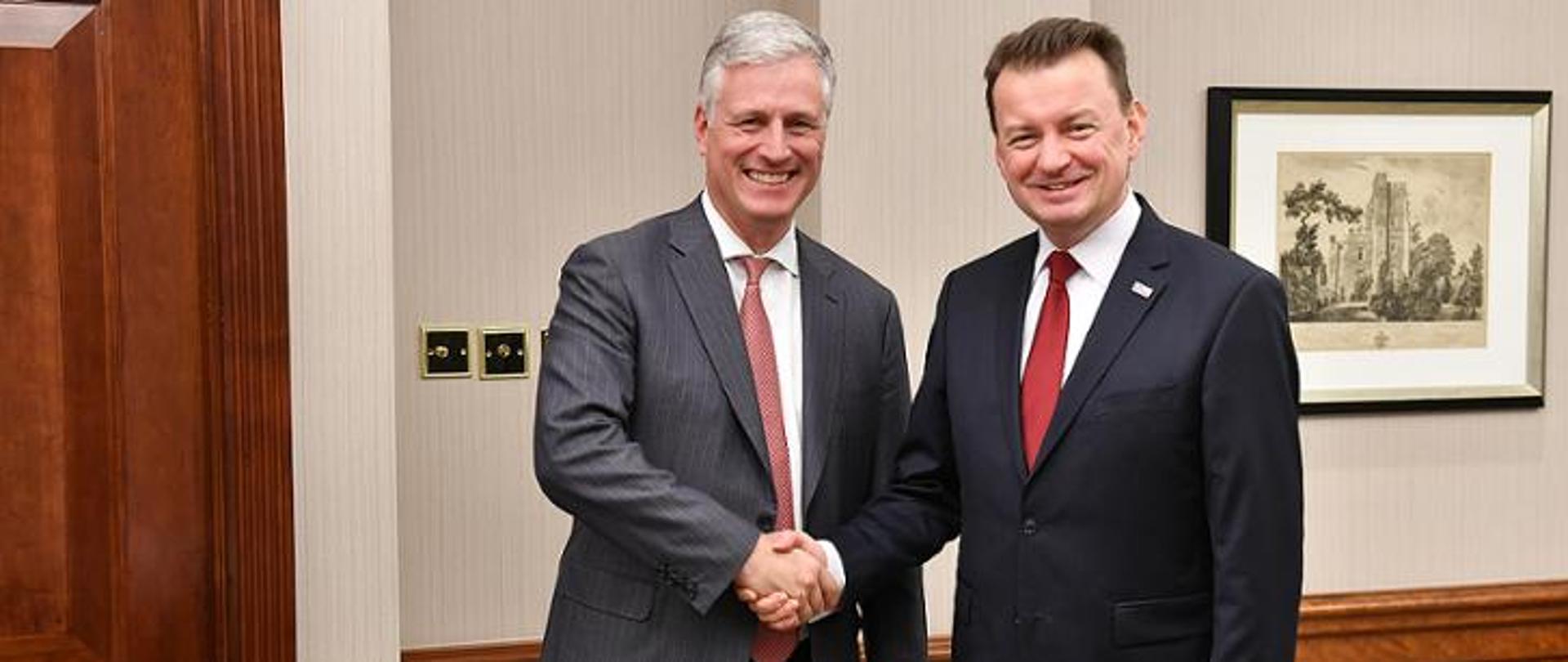 MinDef Błaszczak shake hand with US NSA O'Brien