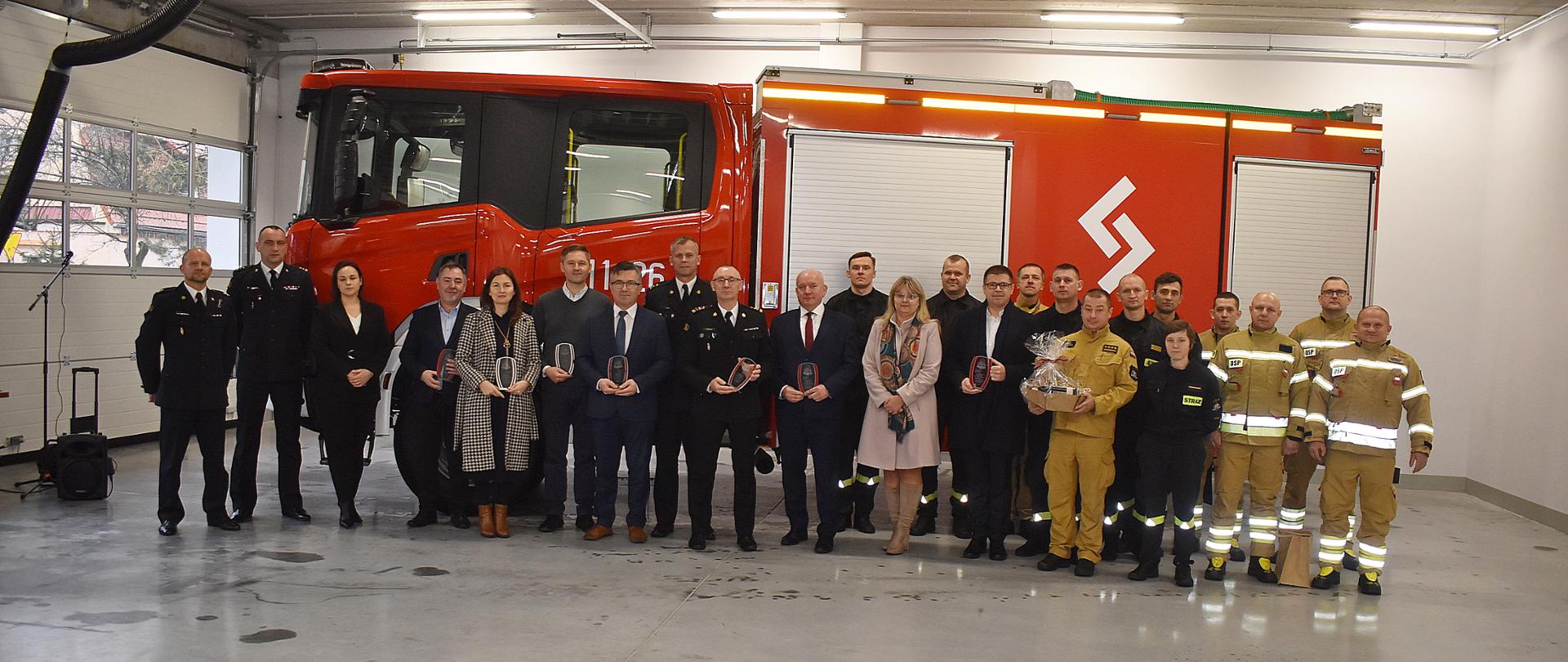 Przekazanie ciężkich samochodów ratowniczo-gaśniczych