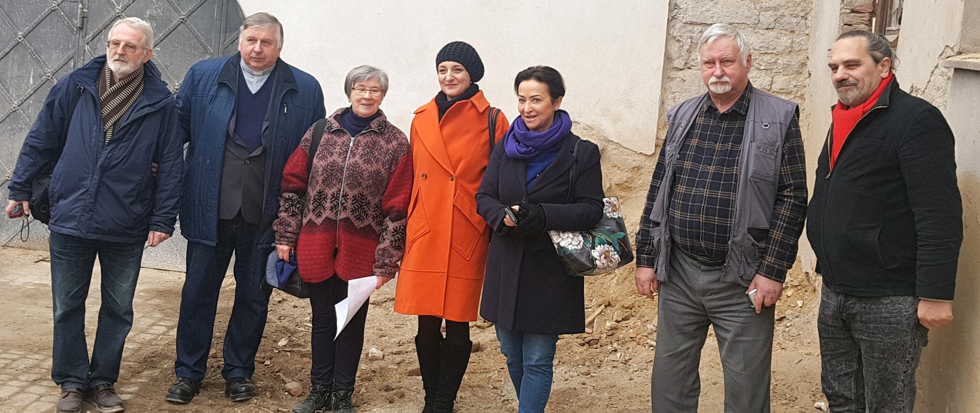 Wizyta Generalnego Konserwatora Zabytków w miejscu odkrycia reliktów palatium romańskiego