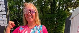 Zdjęcie przedstawia mł. asp. Sylwię Grzybowską z medalem Mistrzostw Służb Mundurowych i Paramundurowych w ramach Garmin Triathlon Tour Rawa Mazowiecka 2026 