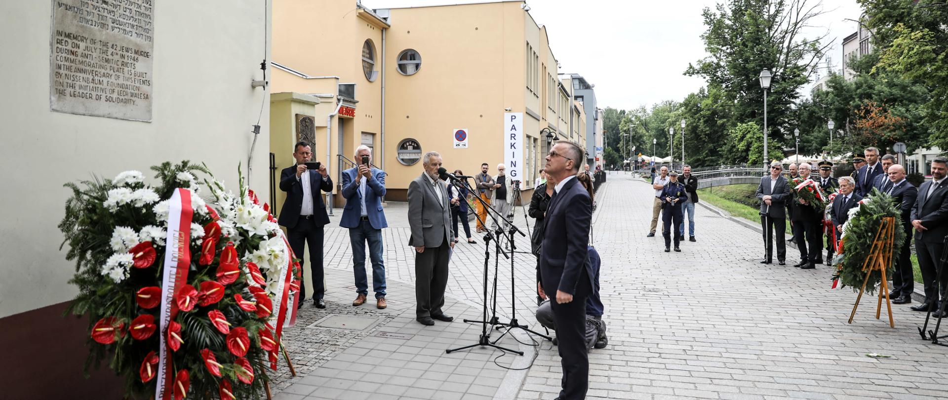 75. rocznica pogromu kieleckiego z udziałem wiceministra Jarosława Sellina, fot. PAP/Adam Kumorowicz 