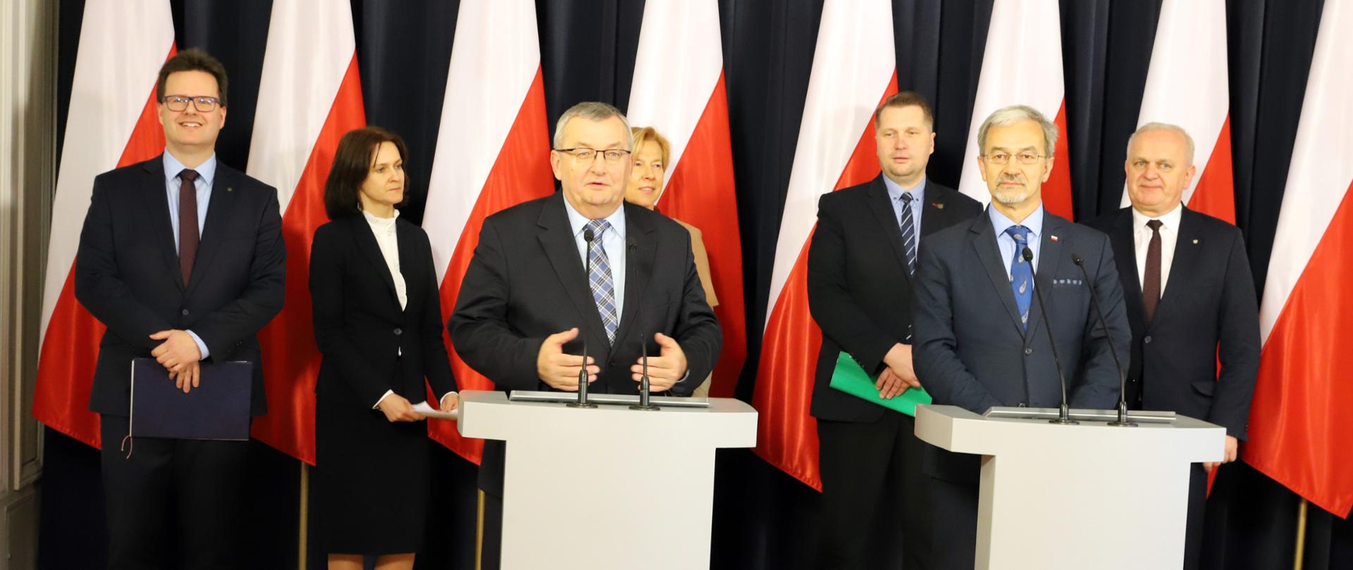 Minister Andrzej Adamczyk podczas konferencji prasowej w dniu 26.03.2019r.