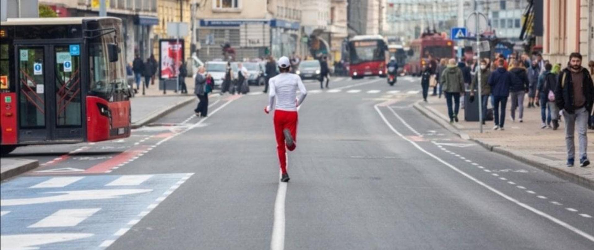 W dniach 7-11.11 br. Ambasada RP w Belgradzie zrealizowała projekt Nezavisna/Niepodległa – mapowanie Belgradu poprzez sztukę GPS – kontur mapy Polski. Zgodnie z jego założeniami w 102. rocznicę odzyskania niepodległości na mapie Belgradu pojawił się kontur przedstawiający granice Polski. 