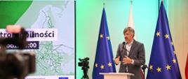 Podpisanie 6 umów dot. budowy i rozbudowy sieci elektroenergetycznych na potrzeby zasilania ogólnodostępnych stacji ładowania dużych mocy w siedzibie NFOŚiGW z przedstawicielami zarządów ENEA Operator, Energa-Operator, PGE Dystrybucja i TAURON Dystrybucja.