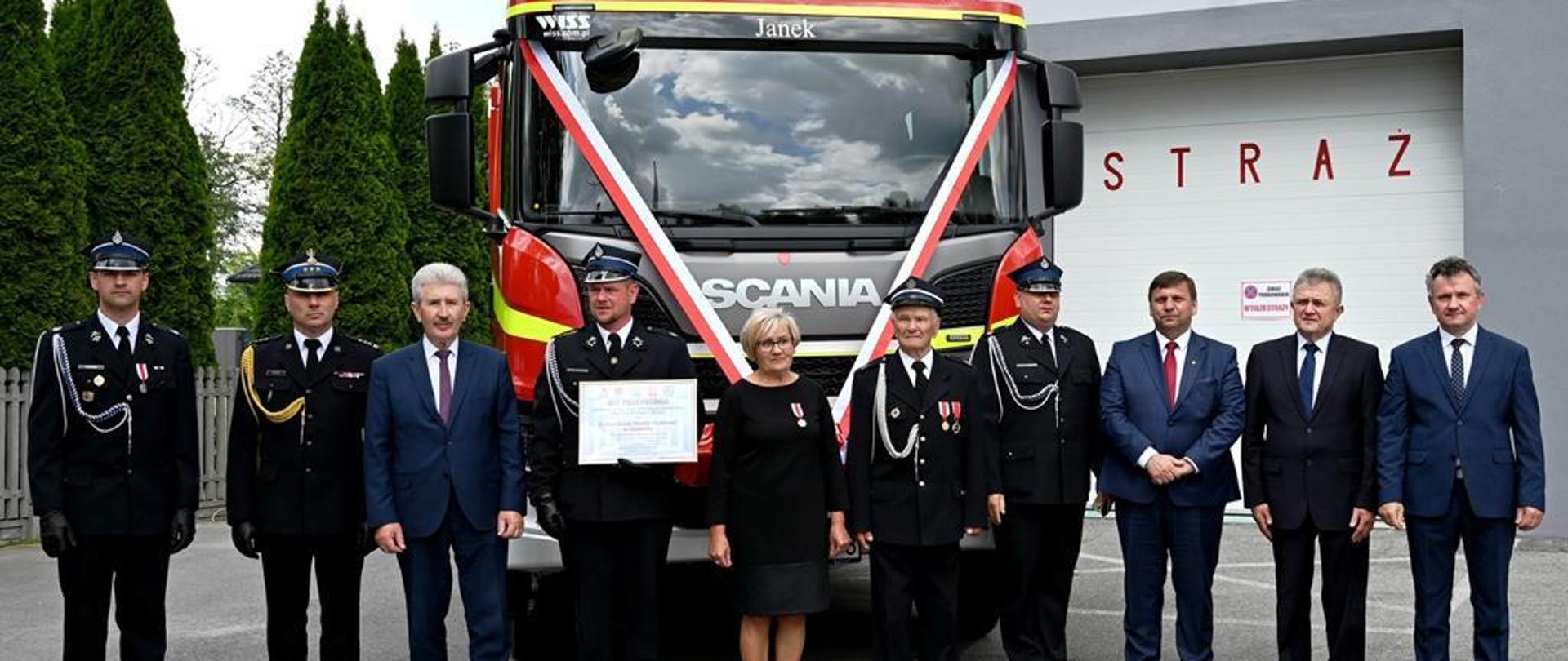 Gminne Obchody Dnia Strażaka oraz uroczyste przekazanie nowego samochodu ratowniczo-gaśniczego dla ochotniczej straży pożarnej w Oleśnicy.