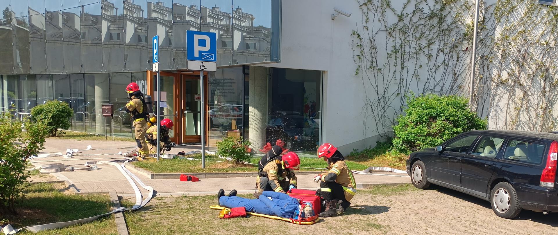 Ćwiczenia na terenie kampusu Uniwersytetu w Białymstoku przy ul. Ciołkowskiego. 