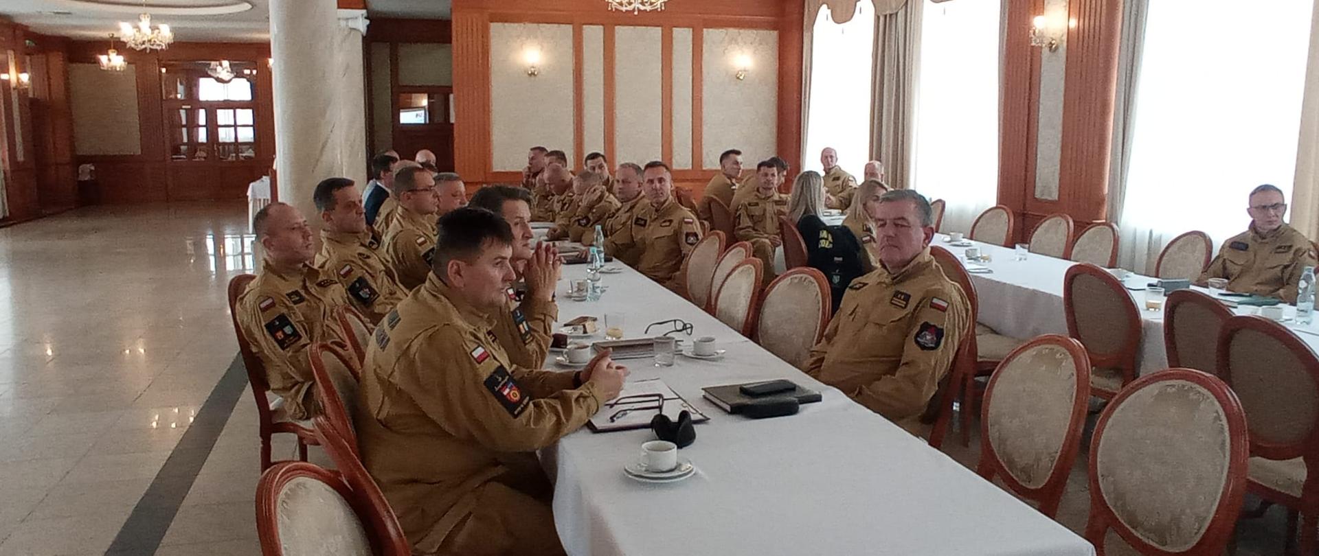 Na zdjęci uwidzimy logistyków podczas szkolenia. 