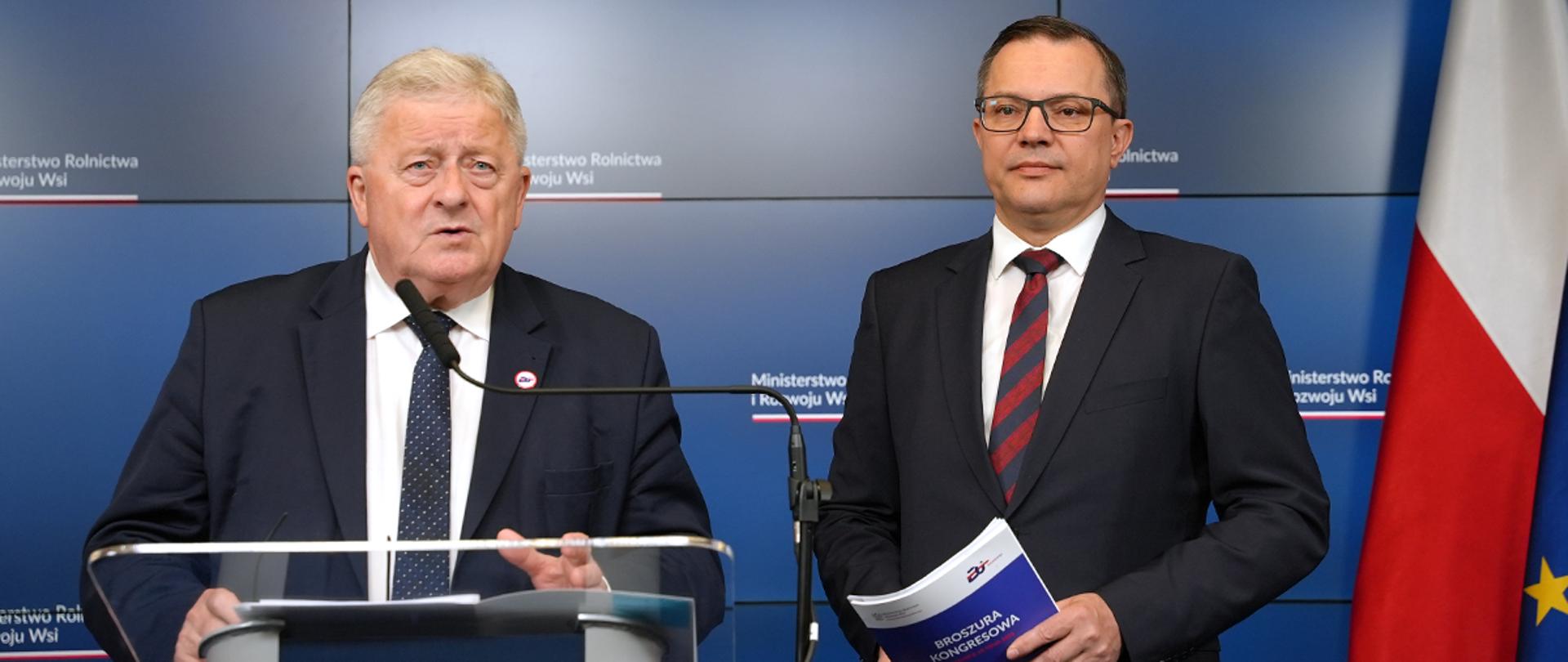 Minister Czesław Siekierski oraz dyrektor generalny w MRiRW Bogusław Wijatyk (fot. MRiRW)