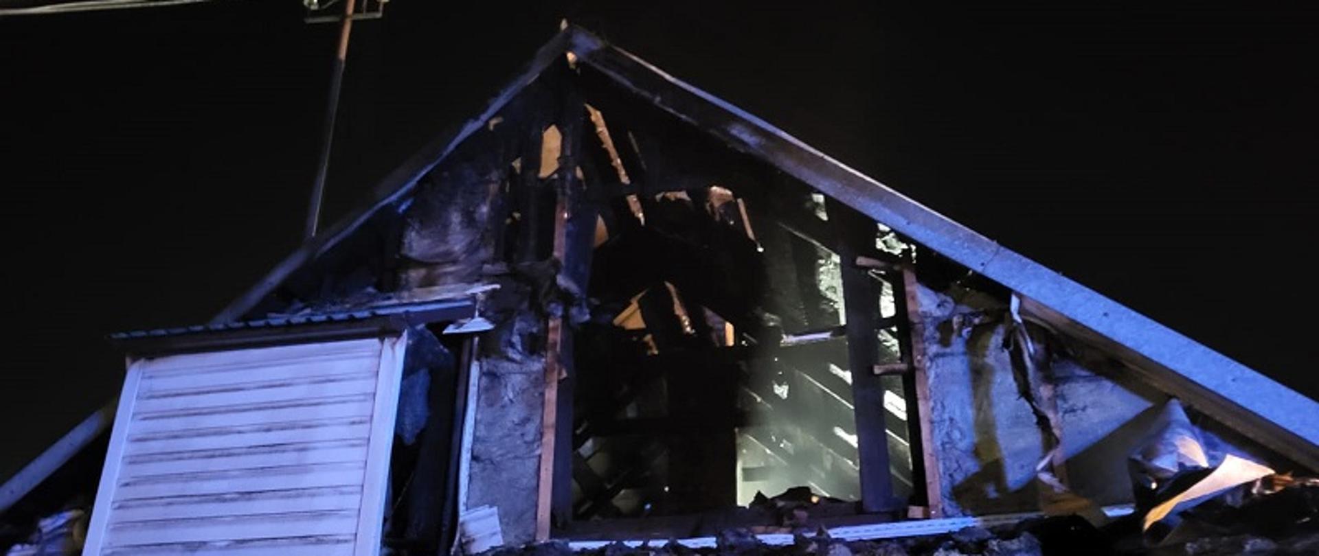 Zniszczony dom po pożarze