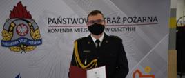 st. kpt. Dariusz Jankowski z aktem powołania na stanowisko Zastępcy Komendanta Powiatowego PSP w Działdowie