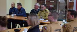 Komendant Powiatowy zabiera głos podczas narada rocznej podsumowującej działania ratowniczo–gaśnicze jednostek ochrony przeciwpożarowych na terenie powiatu golubsko- dobrzyńskiego w 2023 roku