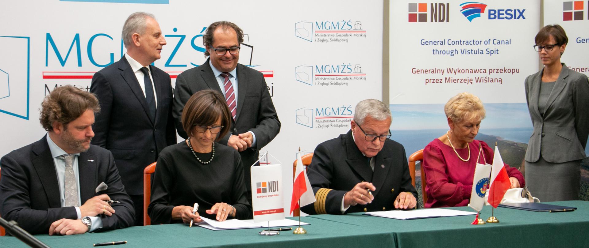 podpisanie umowy na budowę kanału żeglugowego przez Mierzeję Wiślaną