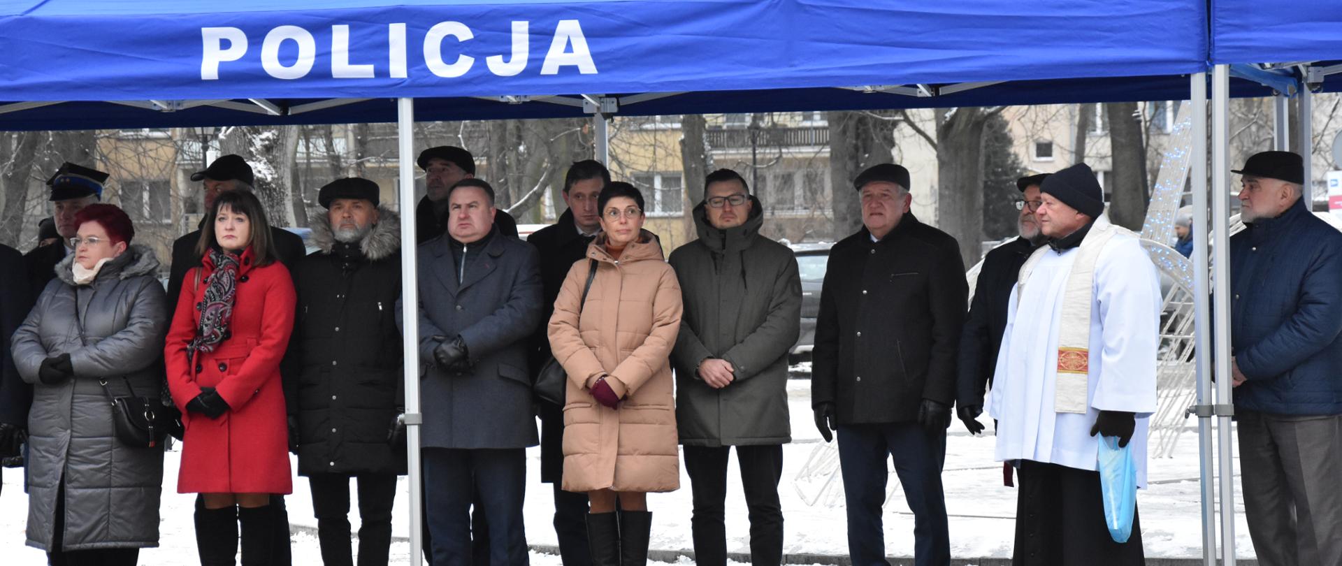 Przekazanie nowoczesnych radiowozów mińskim policjantom.