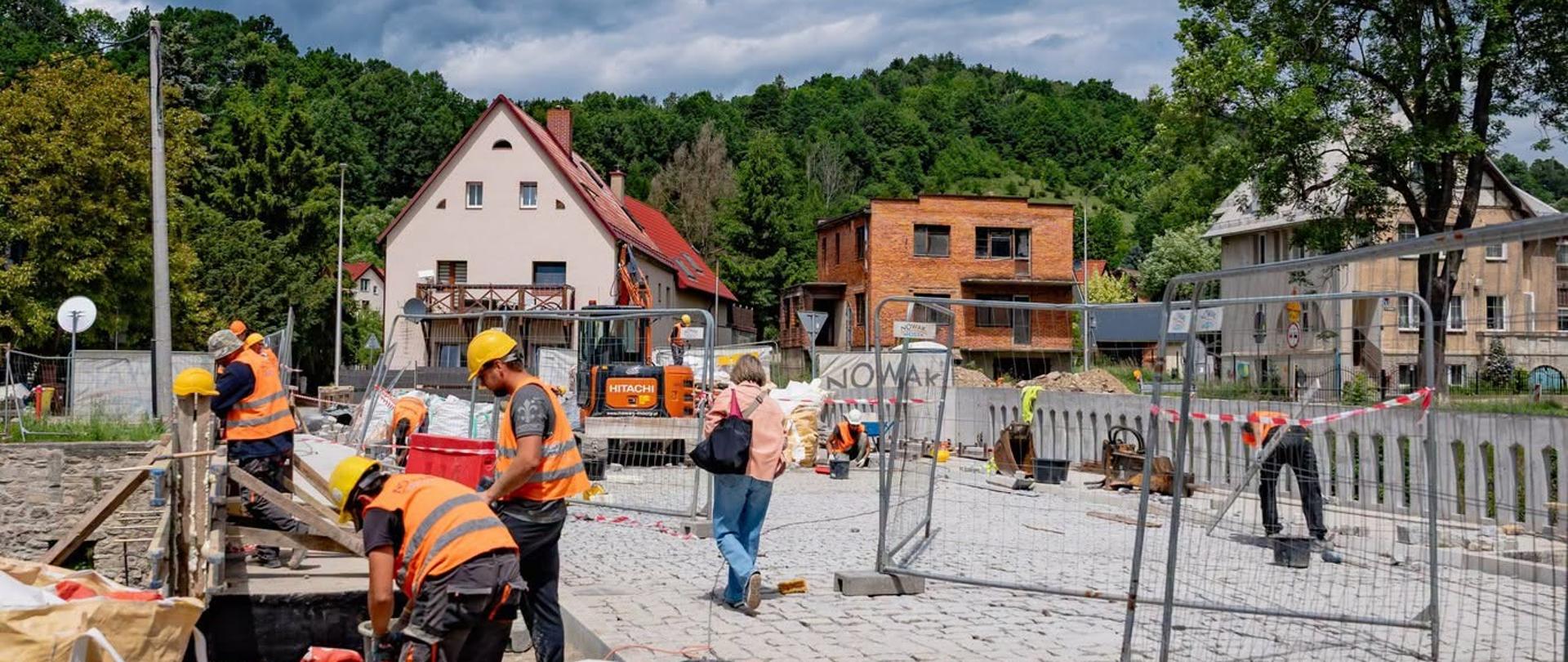 Lądek Odbudowa