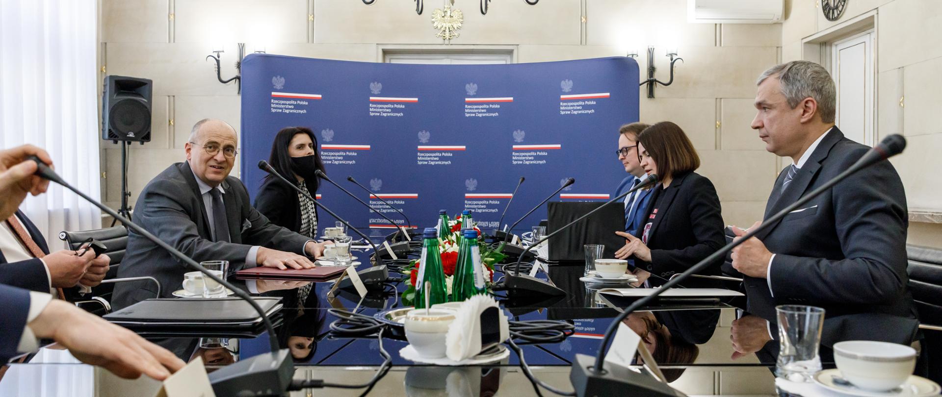 Minister Zbigniew Rau spotkał się z Swiatłaną Cichanouską