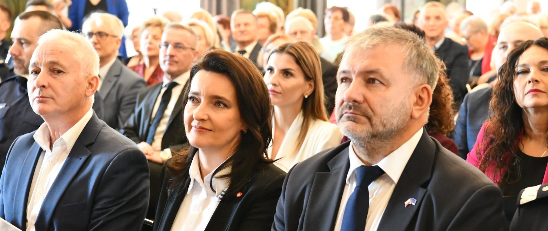 Pilotaż programu „Bezpieczny Senior – Świadomy Senior” - Marzena Okła-Drewnowicz i Waldemar Żurek 