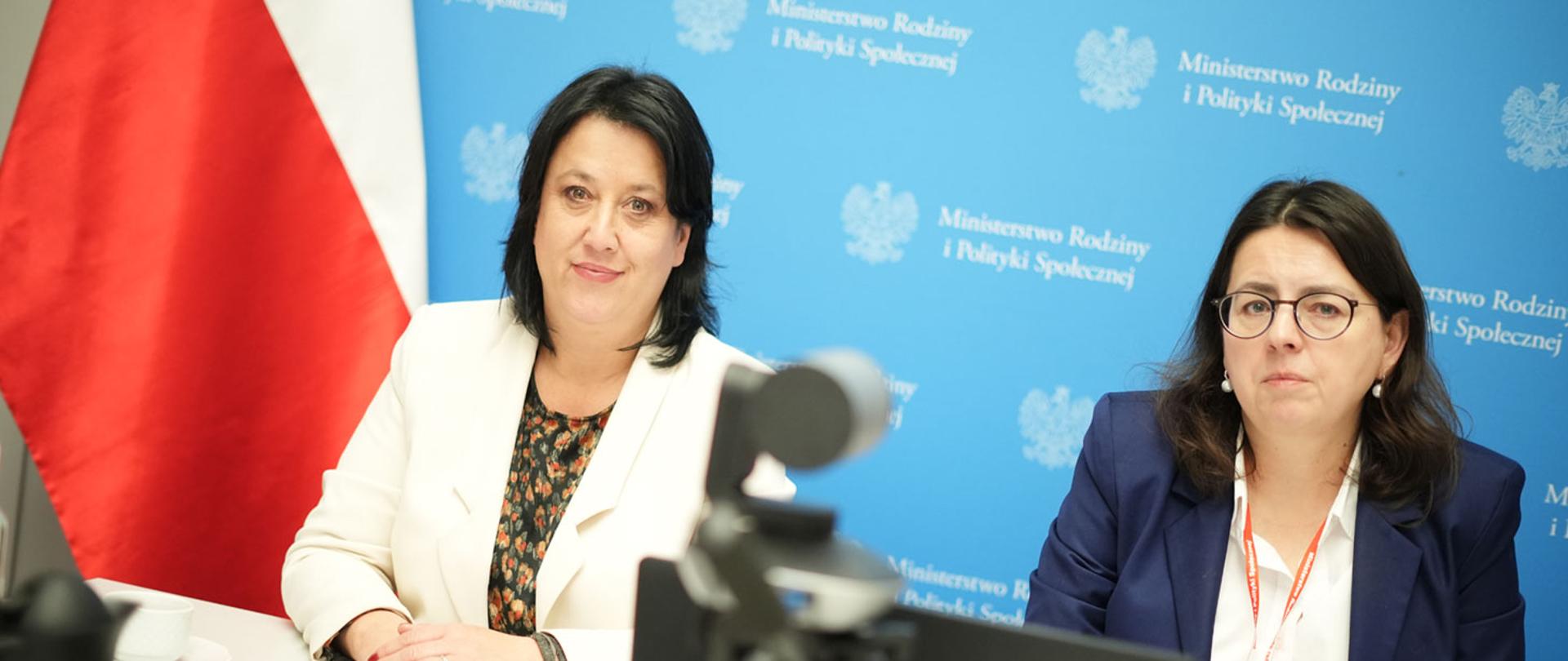 Wiceminister Anita Czerwińska i dyrektor Andżelika Wardęga z Departamentu Ekonomii Społecznej