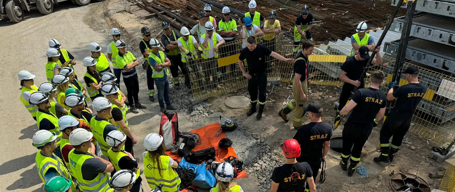 Omówienie zasad bezpieczeństwa przed zejściem do studzienek