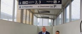 Minister infrastruktury Andrzej Adamczyk na stacji kolejowej w Trzebini