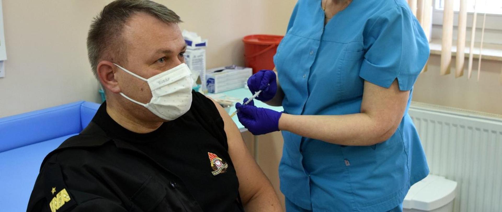 proces szczepień przeciw COVID-19 dla funkcjonariuszy służb mundurowych