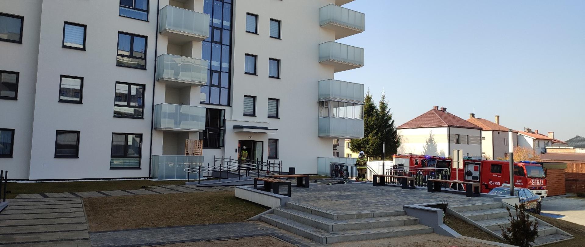 Ćwiczenia na bloku wielorodzinnym Wspólnoty Mieszkaniowej
przy alei Niepodległości 33 w Mońkach
