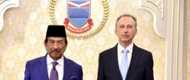 Ambassador Krzysztof Dobrowolski standing with the Governor of Sabah, TYT Tun Datuk Seri Panglima Haji Musa bin Haji Aman