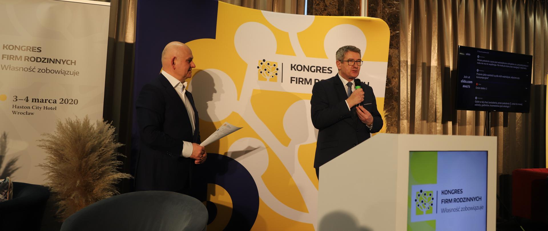 Wiceminister Wojciech Murdzek przemawia na Kongresie Firm Rodzinnych we Wrocławiu.