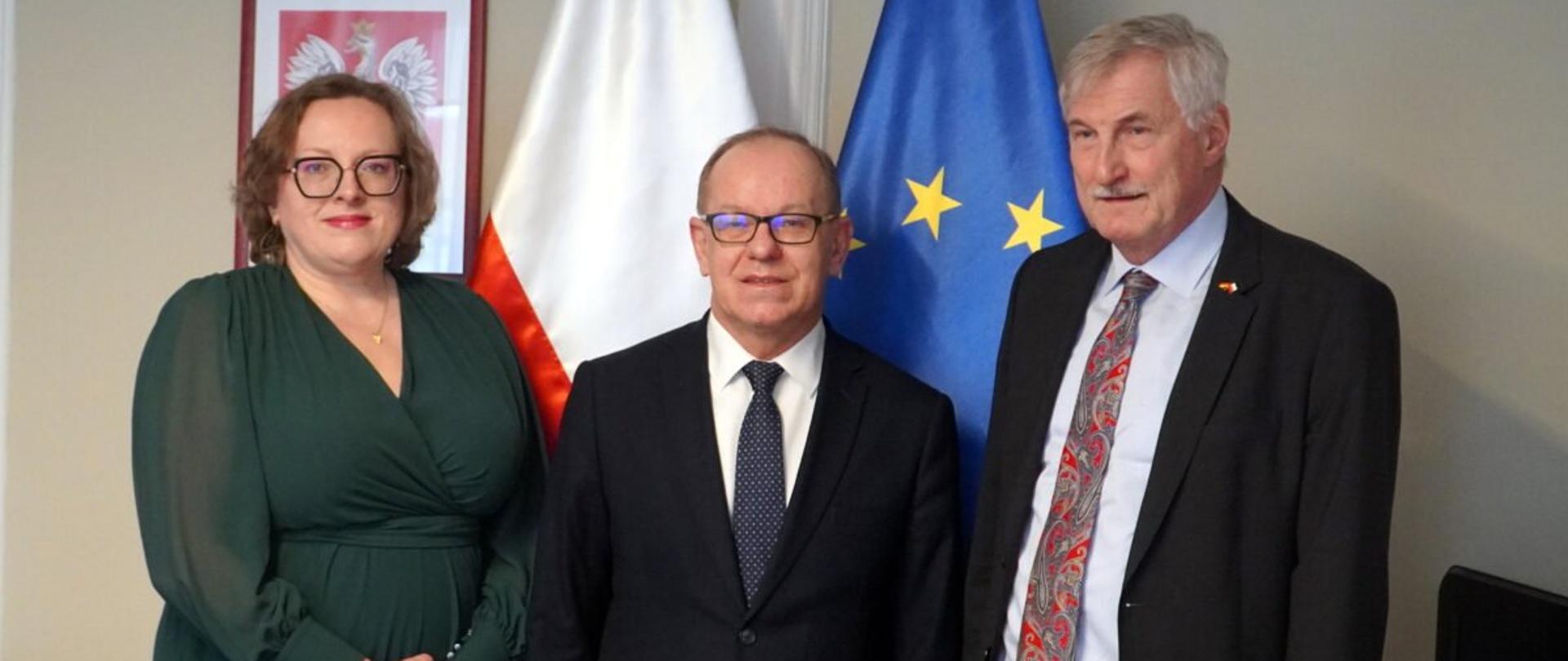 Konsul honorowy Niemiec w Rzeszowie Agnieszka Buk, wicewojewoda podkarpacki Wiesław Buż oraz konsul generalny Niemiec w Krakowie Holger Mahnicke 