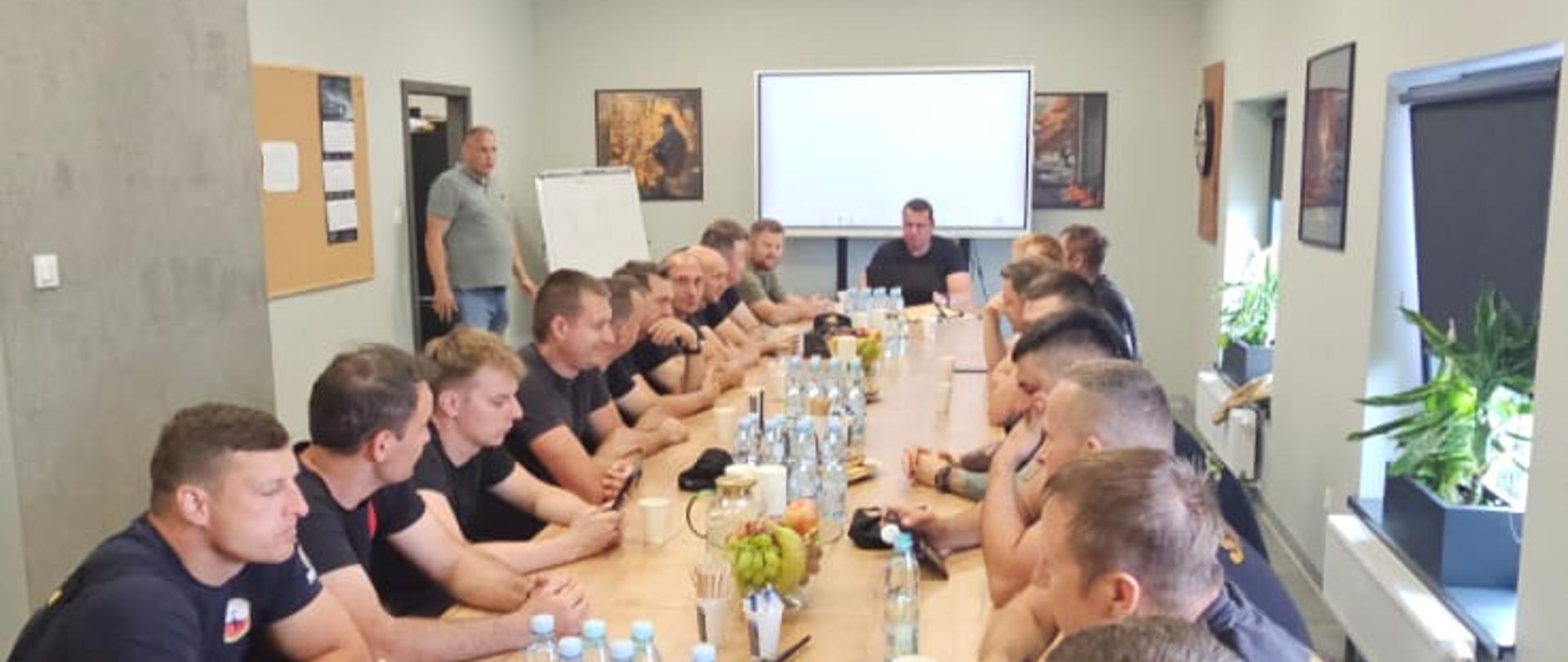 Seminarium dotyczące bezpieczeństwa działań ratowniczych przy pojazdach elektrycznych i hybrydowych