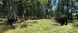 grupa harcerzy podczas odprawy ze służbami 
