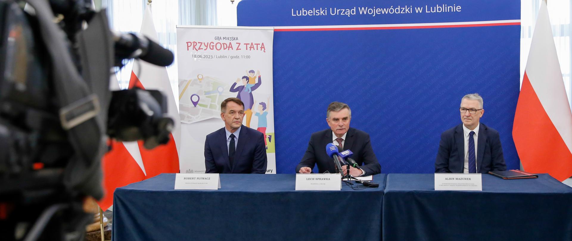 Gra miejska Przygoda z Tatą - konferencja prasowa z udziałem wojewody lubelskiego Lecha Sprawki.
