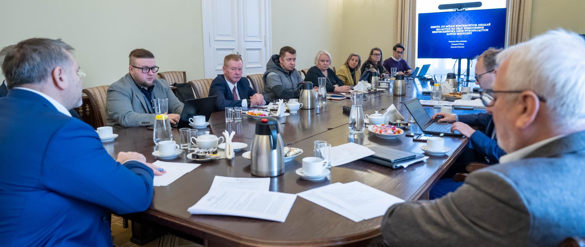 Bezpieczny medyk to bezpieczny pacjent - postęp prac Zespołu ds. ochrony personelu medycznego
